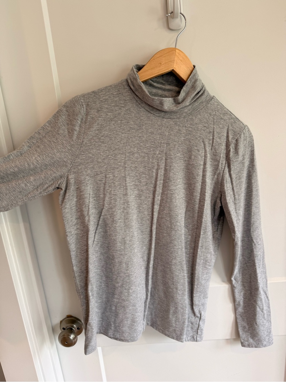 GAP Women’s Light Gray Turtleneck tee